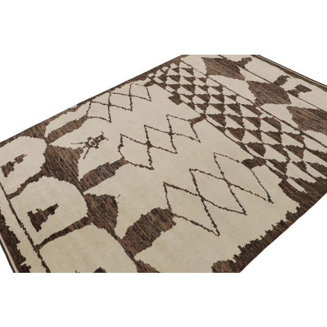 Hand-knotted in wool, this 10x14 contemporary rug is a new addition to the Moroccan rug collection by Rug & Kilim. On the...