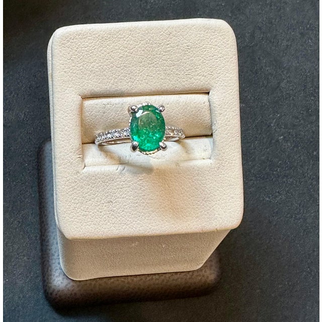 1.25 Ct Oval Cut Natural Emerald & 0.85 Ct Natural Diamond Halo Engagement Ring For Sale - Image 4 of 8