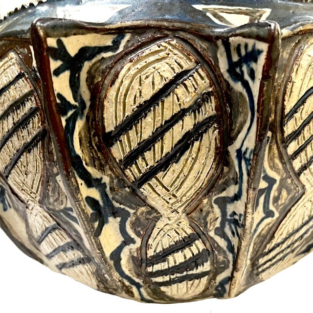 1970'a South African Rorke's Drift Stoneware Pottery Vessel by Dinah Molefe For Sale - Image 4 of 9