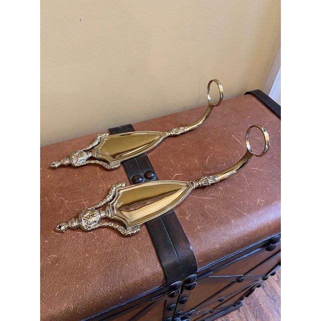 1960s Vintage Colonial Williamsburg Style Brass Wall Sconces With Etched Glass Shades - a Pair For Sale - Image 5 of 10