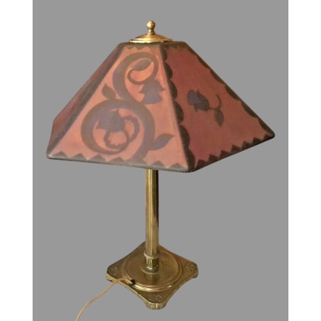 Vintage Pairpoint Floral Decorated Art Nouveau Deco Table Lamp An unusual unsigned shade with a slightly textured exterior...