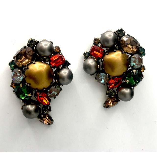 Kramer 1940s SIgned Kramer Colorful Rhinestone and Pearl Teardrop Clip Earrings - 2 Pieces For Sale - Image 4 of 6