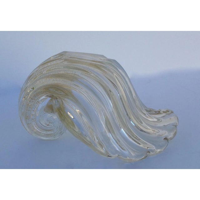 Vintage C1950's Barovier Y' Toso Vintage Italian Murano Large Glass Conch Shell With Curled End and Gold Leaf Inclusions For Sale - Image 10 of 11