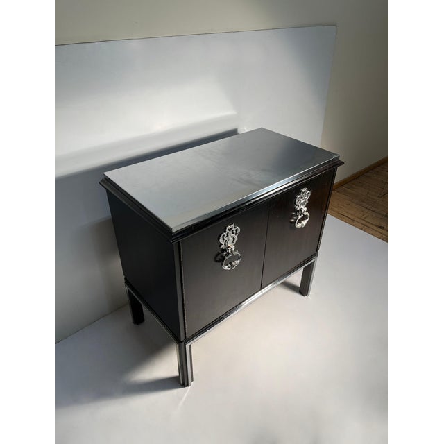 Mastercraft Vintage Hollywood Regency Petite Cabinet / Bar Attributed to Mastercraft For Sale - Image 4 of 5
