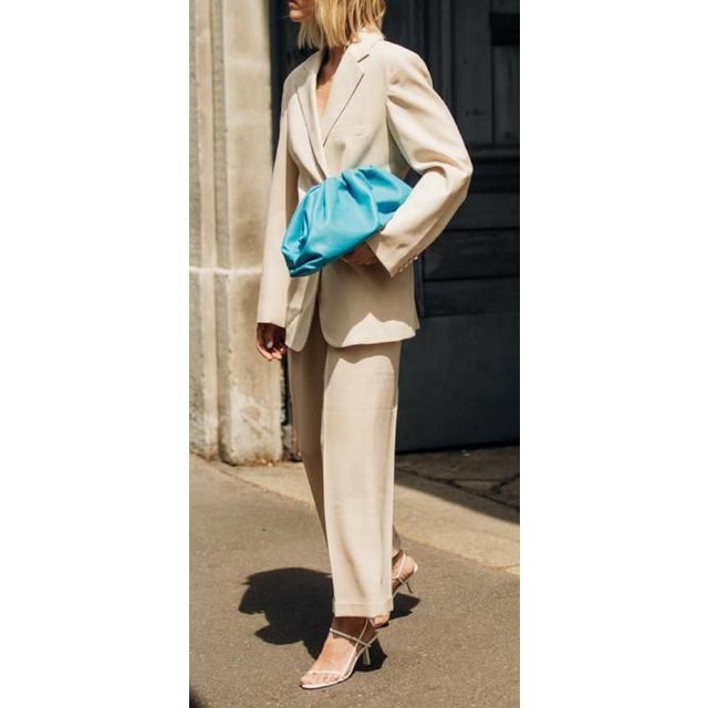 2019 Bottega Veneta Pouch Oversized Large Turquoise Blue Calfskin Leather For Sale - Image 13 of 16