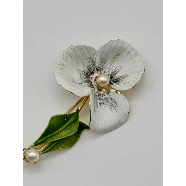 Mid-Century Modern Vintage Hattie Carnegie Pansy Brooch, White and Green Enamel For Sale - Image 3 of 9