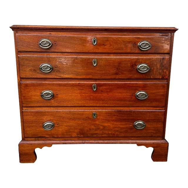A Antique Walnut Chippendale Chest of Drawers, Pennsylvania, Circa 1760s For Sale