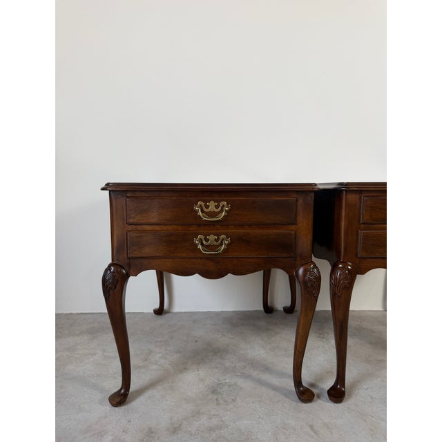 Queen Anne 1970's Vintage Drexel Queen Anne Style Nightstands – A Pair For Sale - Image 3 of 16