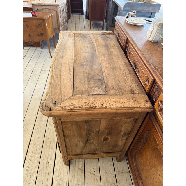 French Provincial 18th Century French Louis XV Walnut Bleached Chest of Drawer / Commode For Sale - Image 3 of 12
