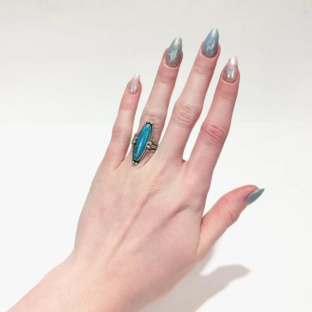 Native American Vintage Southwestern Navajo Sterling Silver and Turquoise Ring For Sale - Image 3 of 10