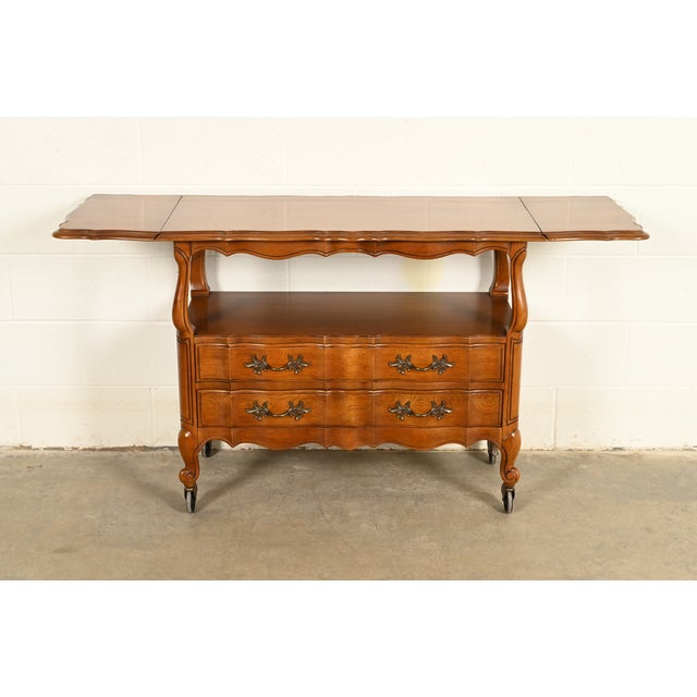 Brown Thomasville French Provincial Louis XV Carved Walnut Buffet Server or Bar Cart, Circa 1970s For Sale - Image 8 of 17