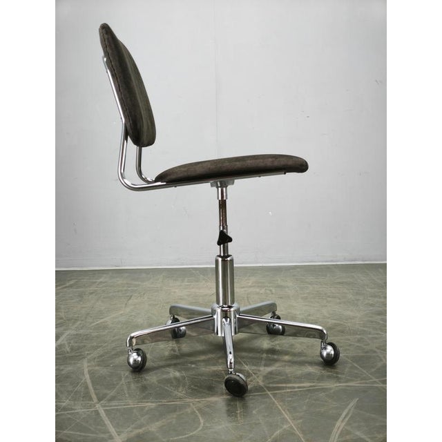 Gold Italian Swivel Office Chair with Chrome Base, 1970s For Sale - Image 8 of 15