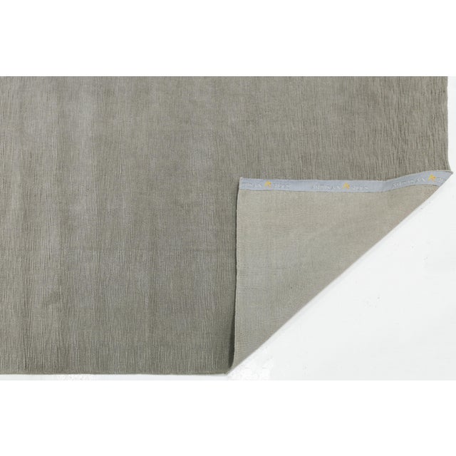 Contemporary Modern Solid Grey Wool Area Rug – Minimalist Contemporary Neutral Japandi For Sale - Image 3 of 12
