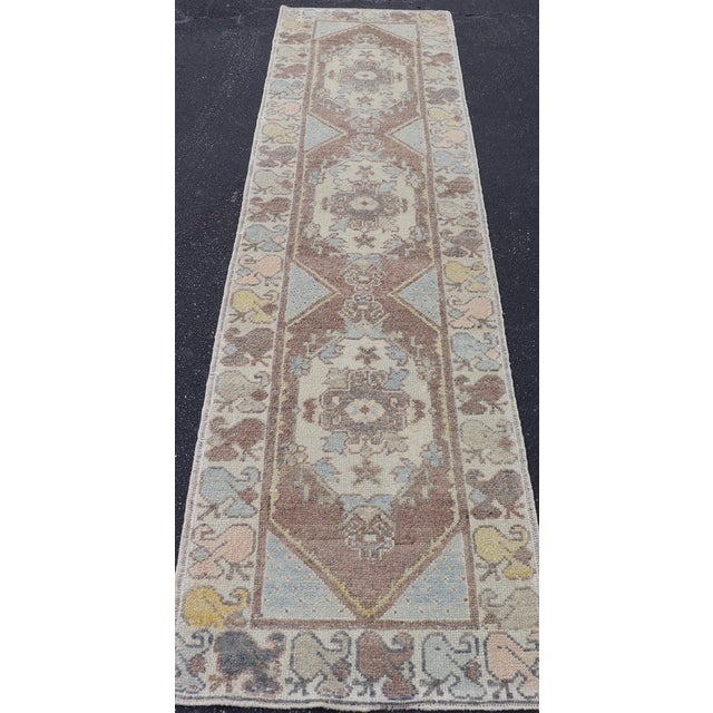Textile Classic Medallion Design Turkish Oushak Runner in Soft Pastel Tones For Sale - Image 7 of 14