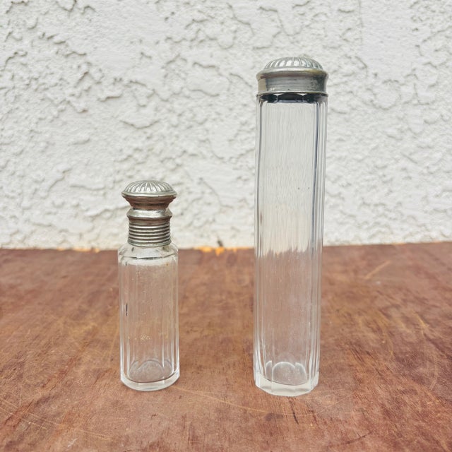 Art Deco Pair of 1920s Art Deco Vanity Perfume Bottles For Sale - Image 3 of 17