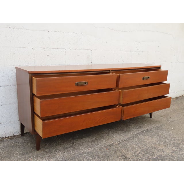 Bassett Furniture Mid Century Modern Dresser Sideboard Tv Media Console by Bassett 2635 For Sale - Image 4 of 17