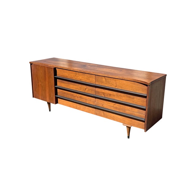 Vintage Mid Century Modern Long Dresser or Credenza by American of Martinsville For Sale In New York - Image 6 of 14