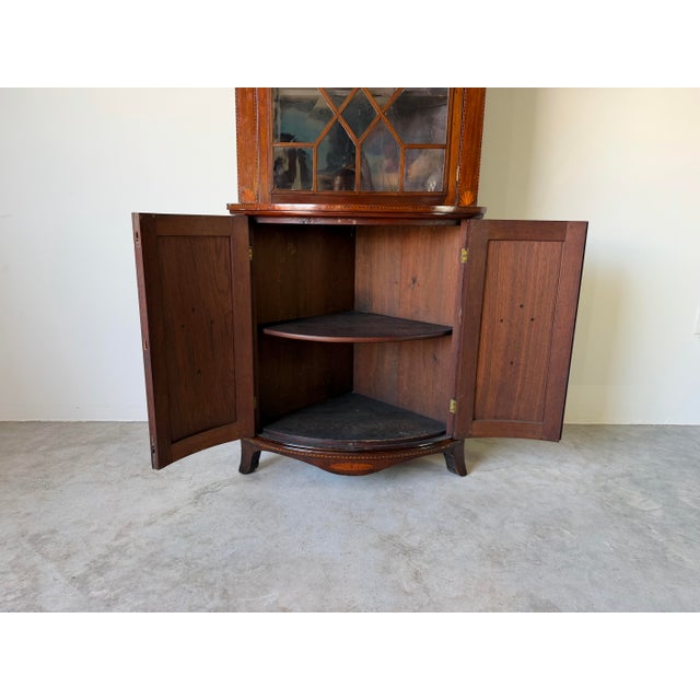Wood 19th Century English Georgian-Style Mahogany Corner Cabinet For Sale - Image 7 of 17