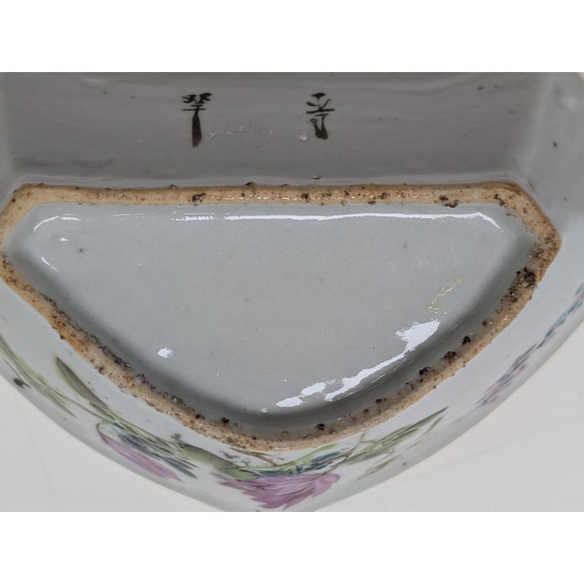 Antique Chinese Bat Shaped Qianjiang Hand Painted Bowl (Late Qing) For Sale - Image 11 of 13