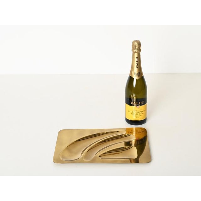 Unique and highly decorative sculptural catchall or centerpiece entirely made of gilt brass. This stylish Organic Modern...