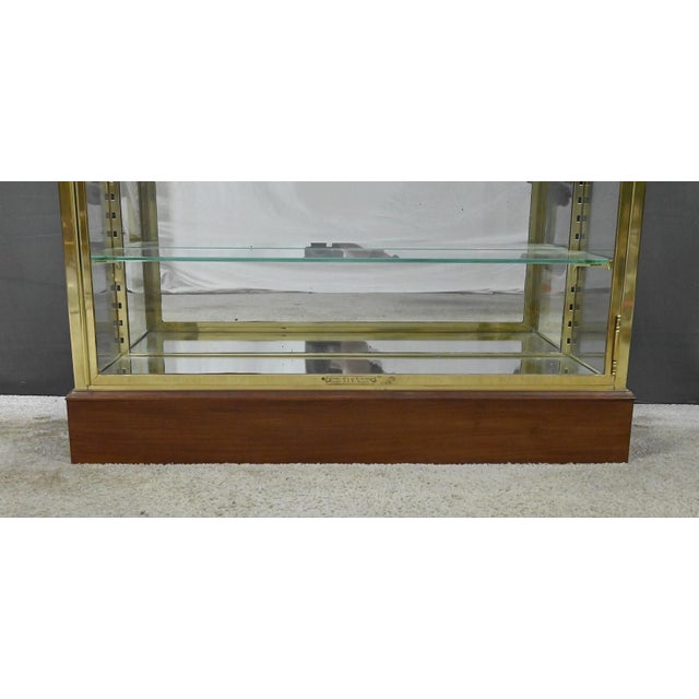 Brass Display Case with Mirrored Back, Early 20th Century For Sale - Image 10 of 18