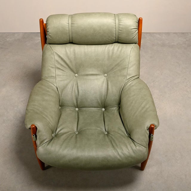 Green Set of Oak and Leather Lounge Chair in the style of Sergio Rodrigues and Jean Gillon, 1960s For Sale - Image 8 of 18