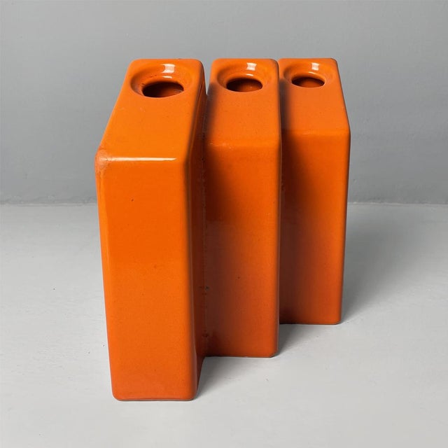 Italian modern orange ceramic vase by Enzo Bioli for Il Picchio, 1970s Orange glazed ceramic vase. The geometric and...