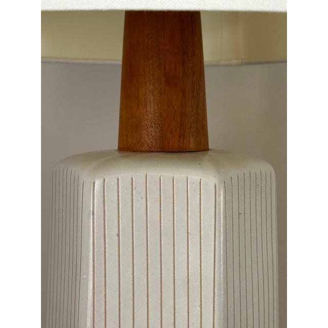 Wood 1960s Mid-Century Modern Hexagon Shaped Martz Lamp by Jane and Gordon Martz for Marshall Studios For Sale - Image 7 of 11