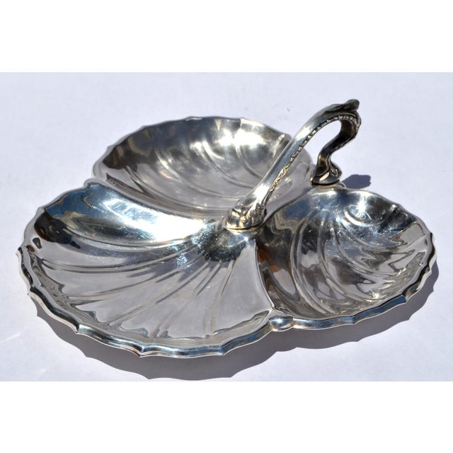 Figurative Early 20th Century Art Nouveau Silver Plated Shell Serving Platter Scalloped Edges For Sale - Image 3 of 13