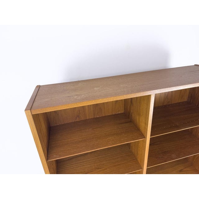 High-quality, timeless bookshelf with a total of twelve shelves that are flattened at the front. The shelves slide onto...