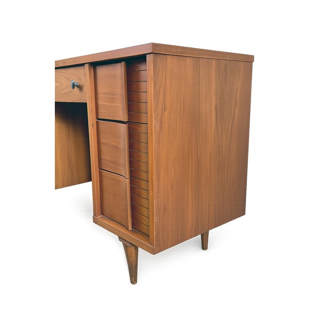Johnson Carper Mid Century Modern Desk by Johnson Carper Retro MCM 7 Drawer Walnut Desk For Sale - Image 4 of 6
