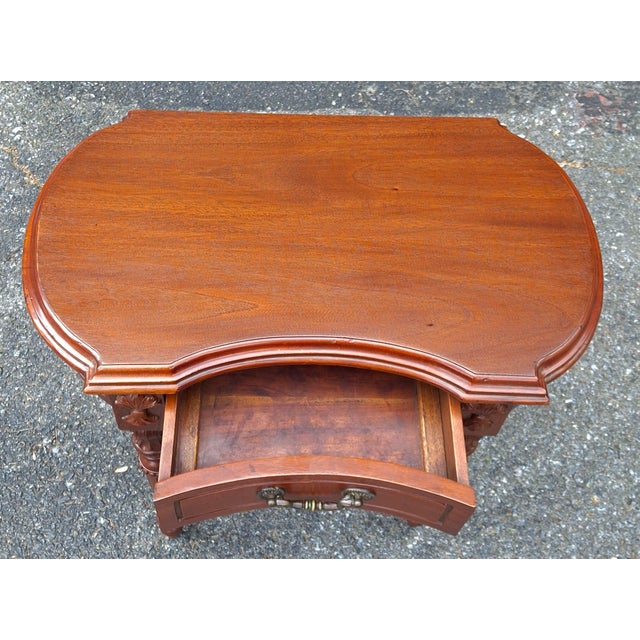 Mid-Century Modern Refinished Vintage Kidney-Shaped Mahogany Accent Table For Sale - Image 3 of 7