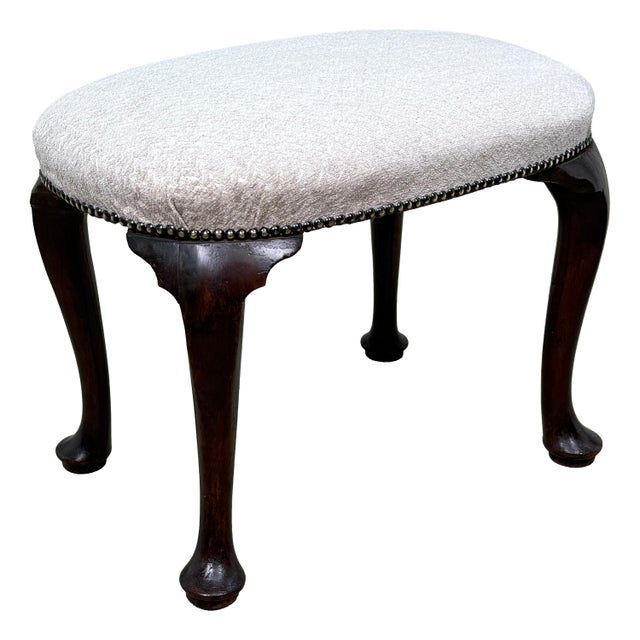 Early 18th Century George I Oval Walnut Stool, 1720 For Sale - Image 9 of 12