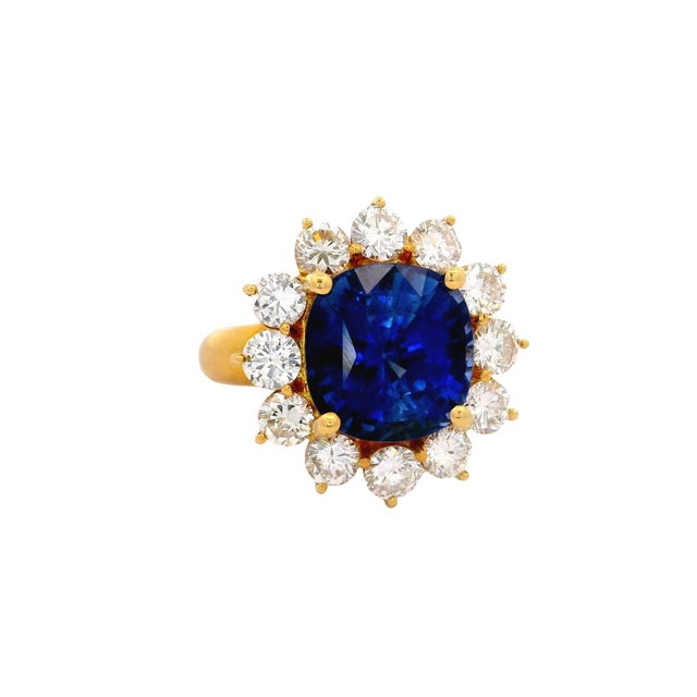 Contemporary 7.11 Carat Blue Sapphire Diamond 18k Yellow Gold Halo Ring, Gia Certified, Size 7.5 For Sale - Image 3 of 8
