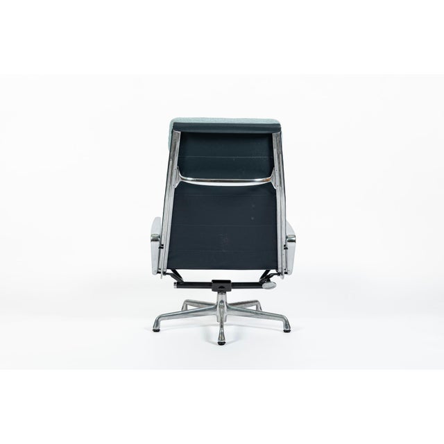 Eames Soft Pad Recliner for Herman Miller, Blue Gray Aluminum Group Lounge Chair For Sale In Detroit - Image 6 of 17