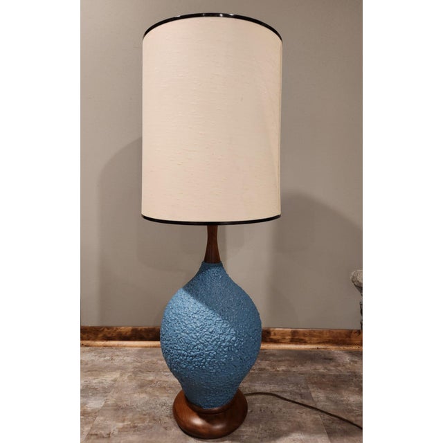 Wood 1958 Quartite Creative Corp. Atomic Popcorn Chalkware Table Lamp For Sale - Image 7 of 16