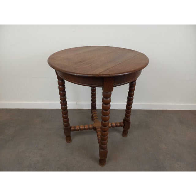 Oak Side Table, 1940s, in Very Good conditions. Designed 1920 to 1949