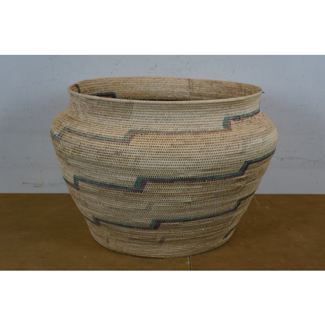Late 20th Century Shalimar Collection Attributed Hand Woven Palm Leaf Basket Urn Hamper Southwestern For Sale - Image 6 of 10