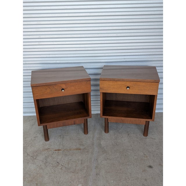 1960s Stanley Distinctive Furniture Mid Century Modern Bedroom Set With Mirror For Sale In Seattle - Image 6 of 18