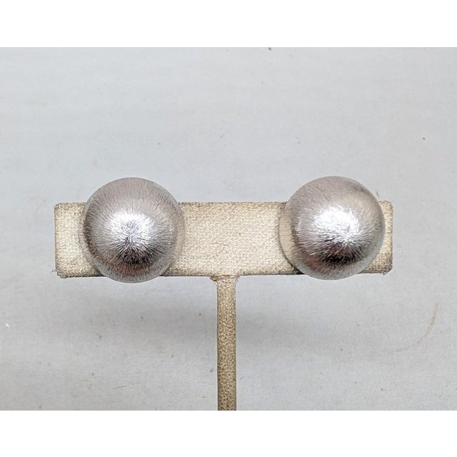 1960s Vintage 1960s Signed Napier Round Domed Florentine Finish Clip Earrings- 2 Pieces For Sale - Image 5 of 9