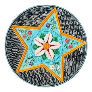 Wedgwood Majolica Chrysanthemum Star-Form Plate With Geometric Ground, C. 19th Century For Sale