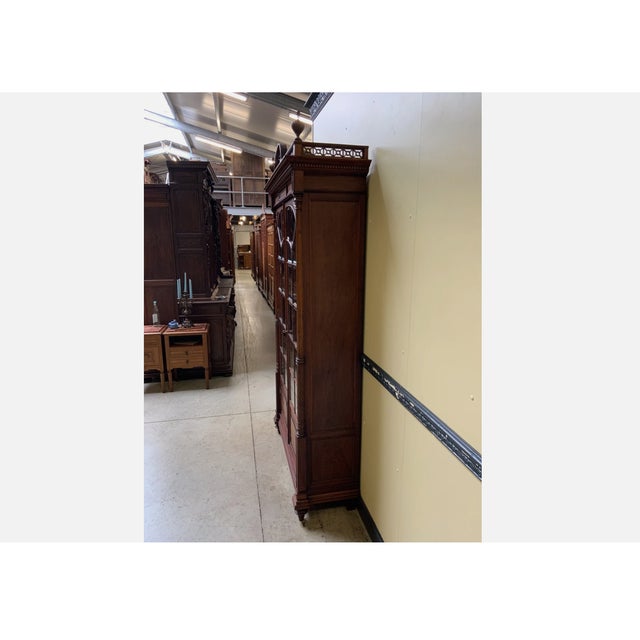 1910s Antique Art Nouveau Walnut Display Column Bookcase, 1910s For Sale - Image 5 of 10