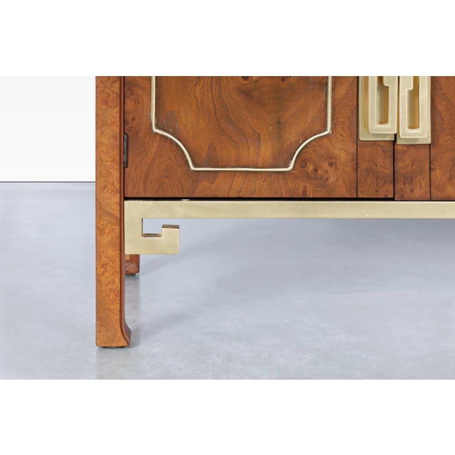 Sienna Mid-Century Modern Burl Wood Credenza by William Doezema for Mastercraft For Sale - Image 8 of 12