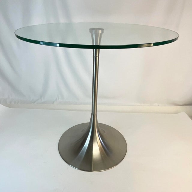 1980s 1980s Vintage PostModern Italian Metal Tulip Base Floating Side Table For Sale - Image 5 of 10