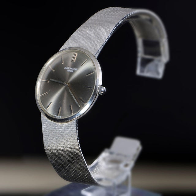 Contemporary 1970s Patek Philippe Calatrava 3468 34mm Gray Dial 18k White Gold Watch For Sale - Image 3 of 14