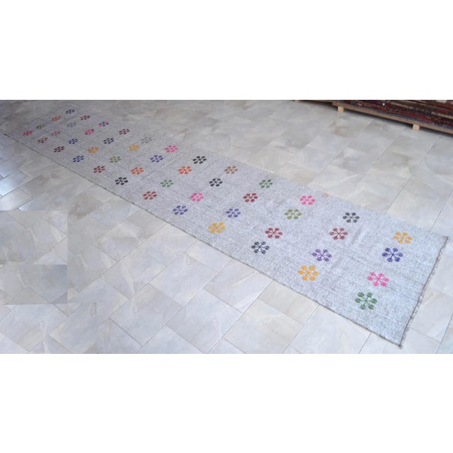 1960s Vintage Hand Woven Turkish Kilim Runner Rug Flat Weave Stair Runner Rug - 3′9″ × 19′2″ For Sale - Image 9 of 17