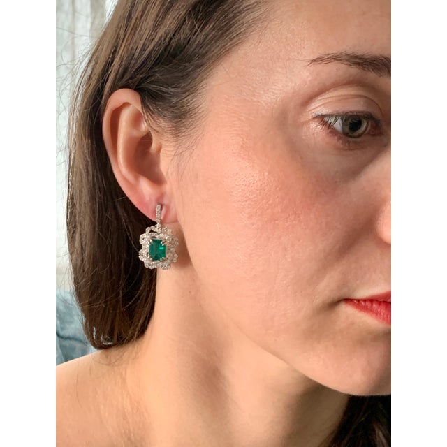 7 Carat Colombian Emerald Cut Emerald Diamond Hanging/Drop Earrings 18Karat Gold For Sale - Image 13 of 18