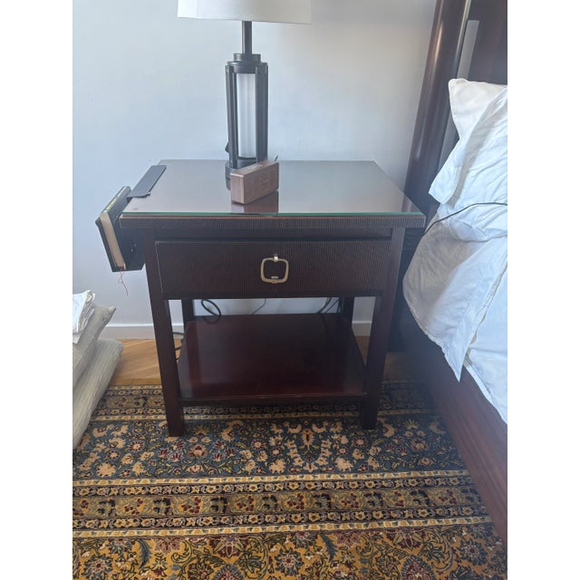 1990s Thomas O’Brien for Hickory Chair Nightstand – Transitional Design, Custom Glass Top For Sale In New York - Image 6 of 8