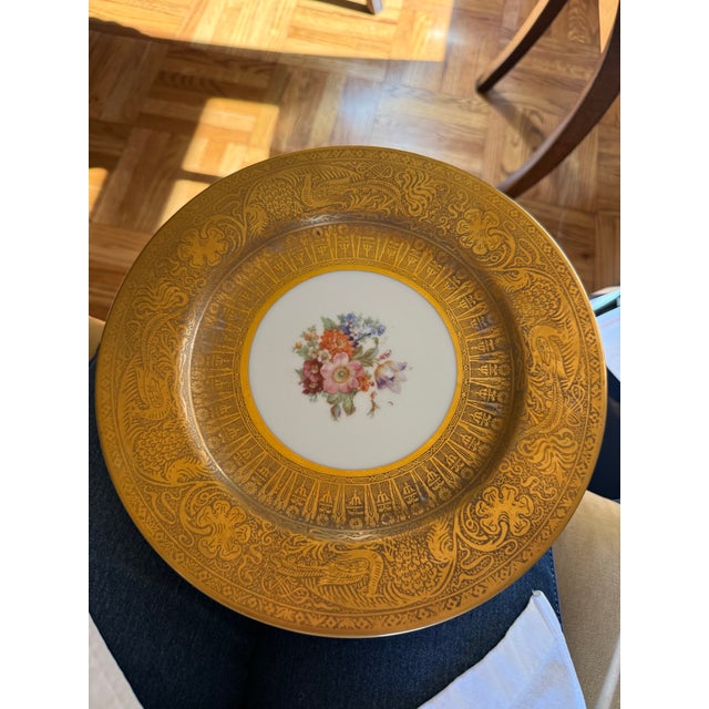 Traditional 1910s Thomas Bavaria “Warranted 22 Carat Gold” Porcelain Service Plates, Set of 9, Germany, Early-to-Mid 20th Century For Sale - Image 3 of 6