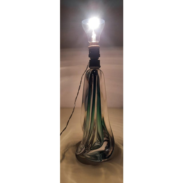 Emerald Green Crystal Table Lamp attributed to Val Saint Lambert, 1950s For Sale - Image 11 of 15